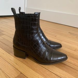 Vagabond Shoemakers Marja Embossed Chelsea Boot (very lightly worn)